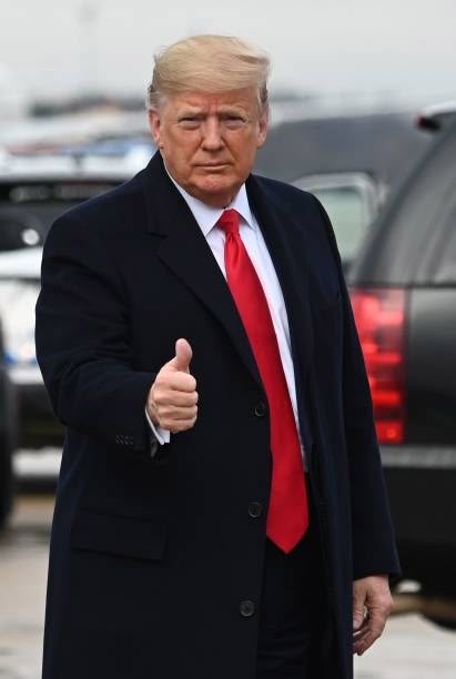 Donald Trump: „Látjátok, nem lehetek Jézus… ő közvetlenül mellettem áll!!!”