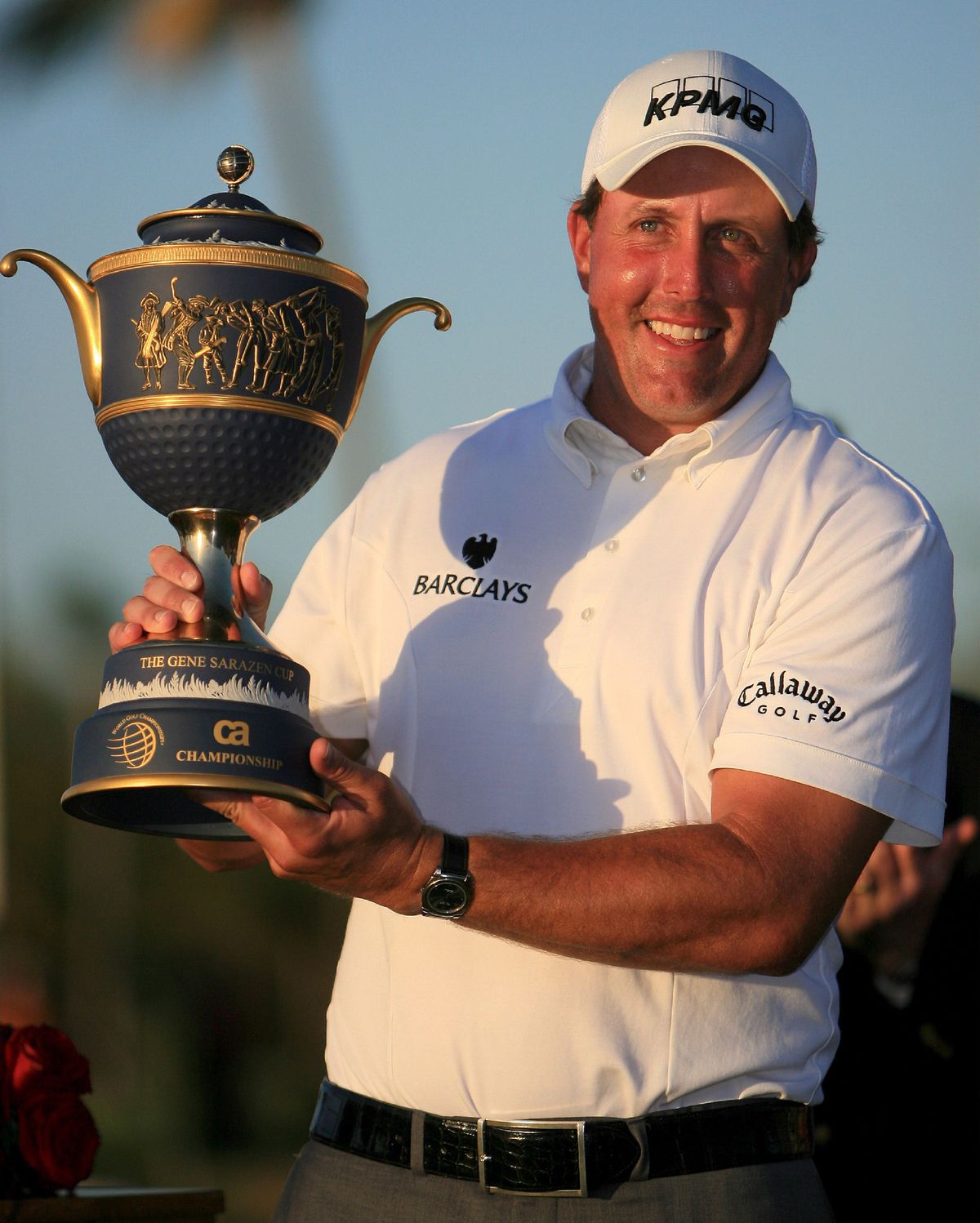 A klub visszavonja Mickelson tagságát vádak miatt