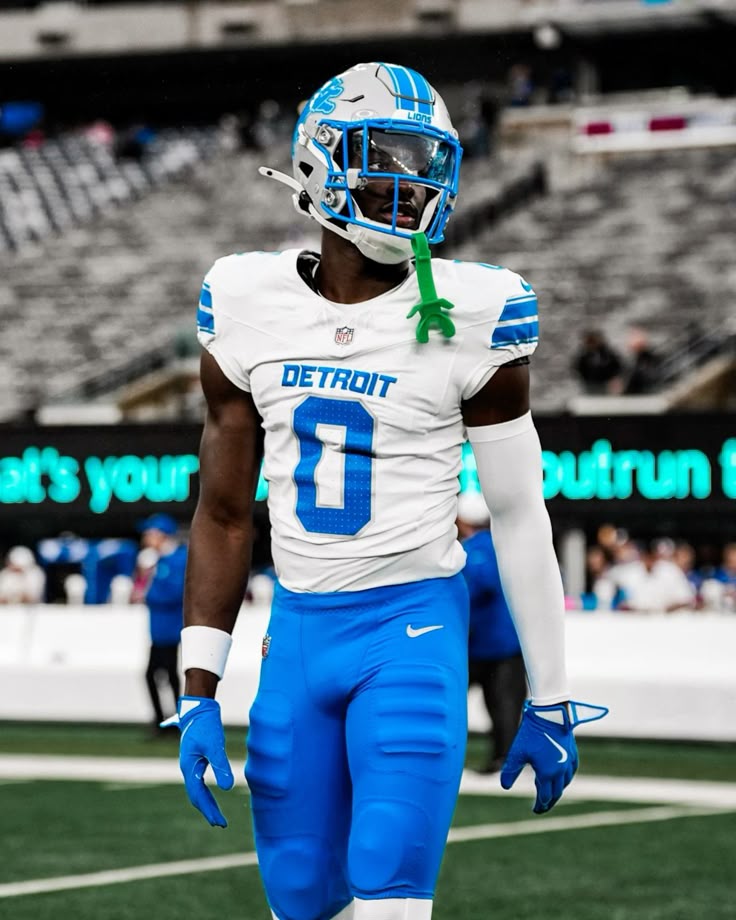 A Detroit Lions játékosa, Terrion Arnold ellen vádat emeltek, mert a vád szerint három ember elleni támadást irányított Floridában.
